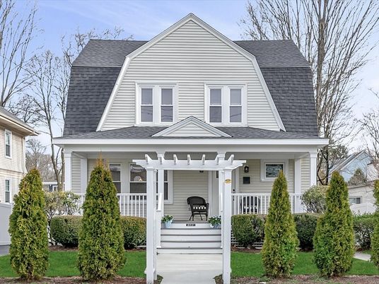 Exterior, Facade, Farmhouse