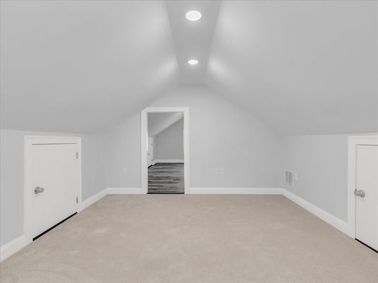 Empty room, Interior, Recessed Lighting