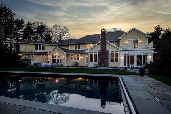 Exterior, Facade, Pool, Farmhouse