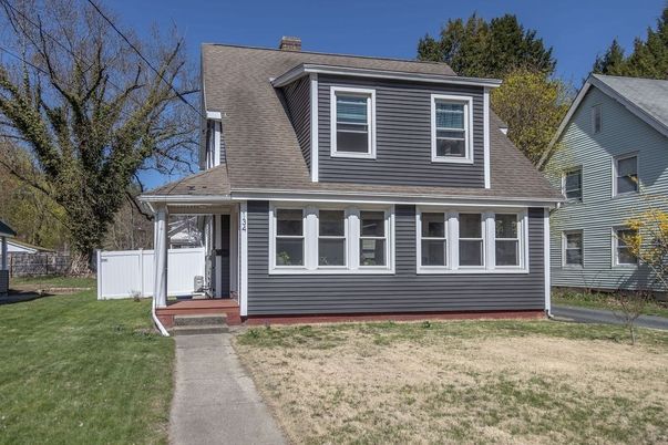 Exterior, Facade, Cape Cod