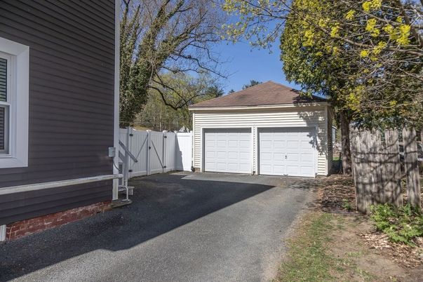 Detached Garage, Exterior