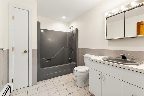 Bathroom, Interior, Recessed Lighting