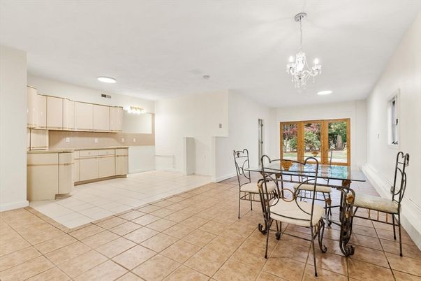Chandelier, Dining room, Interior, Kitchen, Recessed Lighting