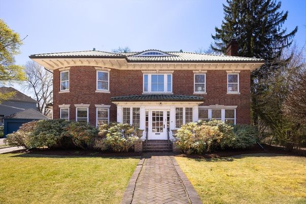 Exterior, Facade, Brick Facade, Georgian
