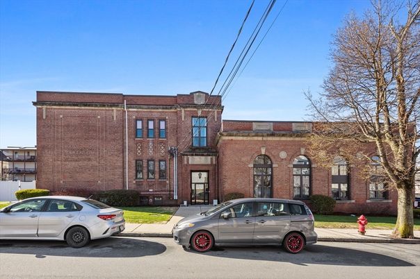 Exterior, Facade, Brick Facade, Rowhouse