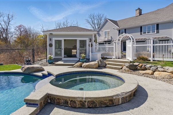 Exterior, Pool