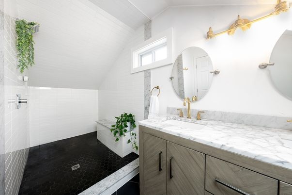 Bathroom, Dual Sink Vanities, Interior