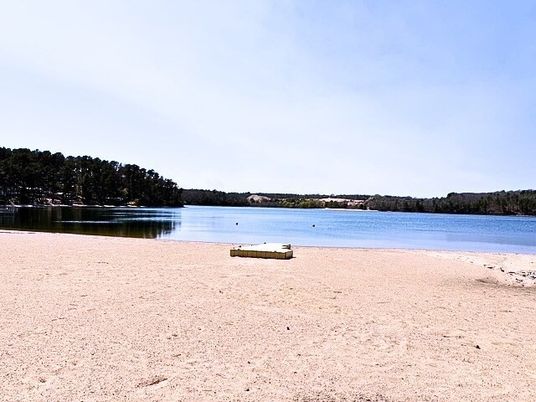 Exterior, Lake