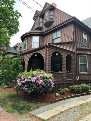 Exterior, Facade, Queen Anne Victorian