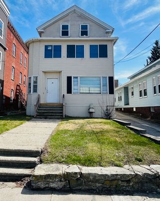 Exterior, Facade, Queen Anne Victorian