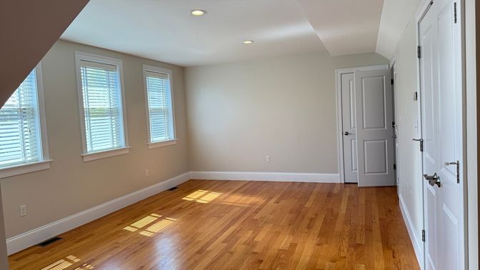 Empty room, Interior, Recessed Lighting, Wood Texture Flooring