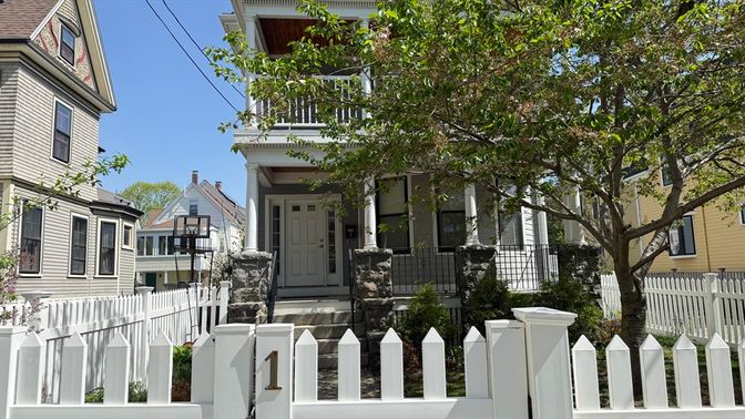 Exterior, Facade, Queen Anne Victorian