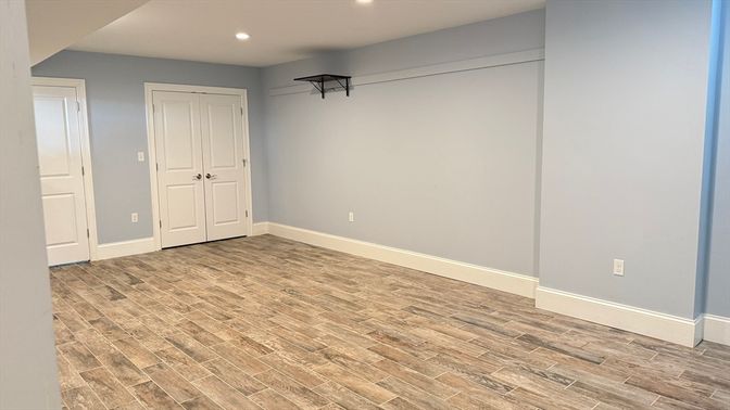 Empty room, Interior, Recessed Lighting, Wood Texture Flooring