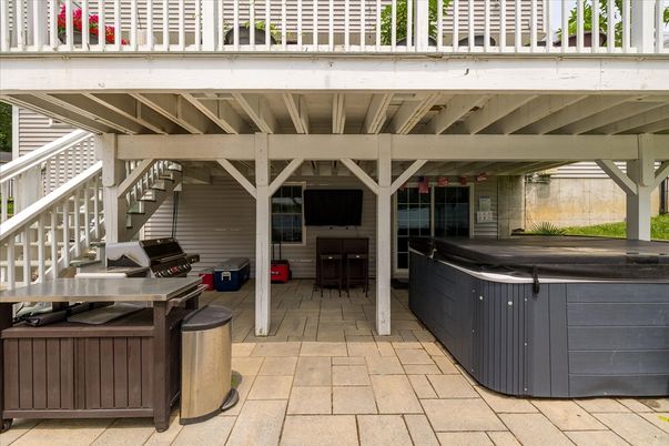 Exterior, Hot Tub