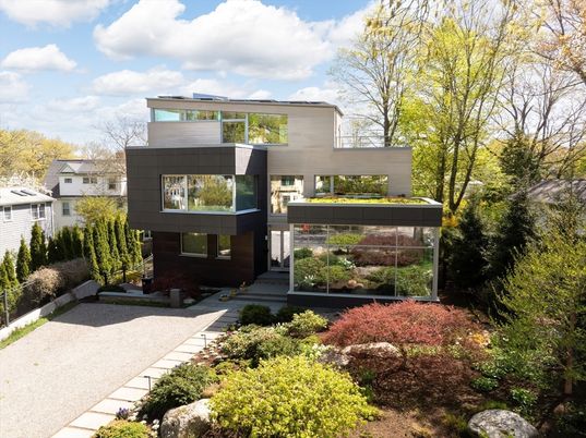 Backyard, Exterior, Facade, Modern