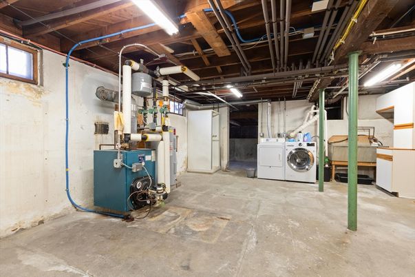 Interior, Washer, Wooden Beams