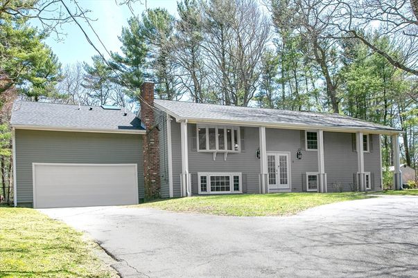 Attached, Exterior, Facade, Raised Ranch