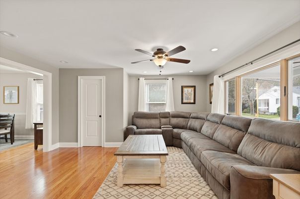 Interior, Living room, Recessed Lighting, Wood Texture Flooring
