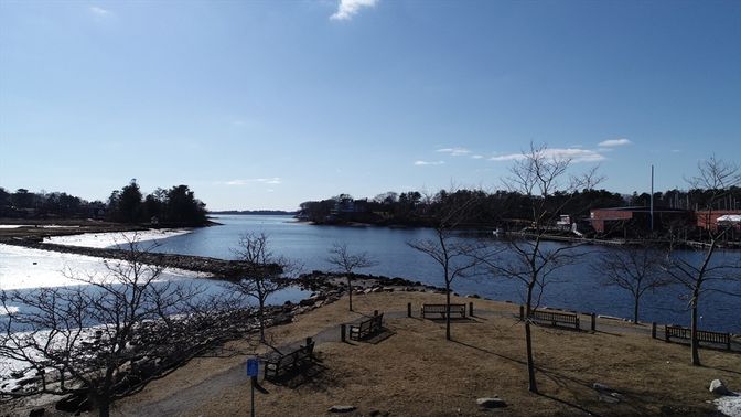 Exterior, Lake