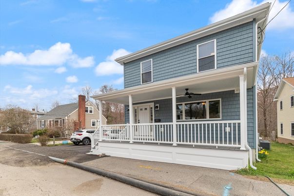 Exterior, Facade, American Foursquare