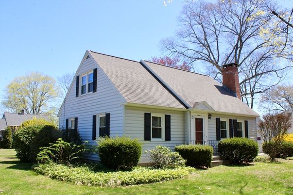 Exterior, Facade, Cape Cod
