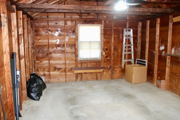 Empty room, Interior, Wooden Beams, Wooden Walls