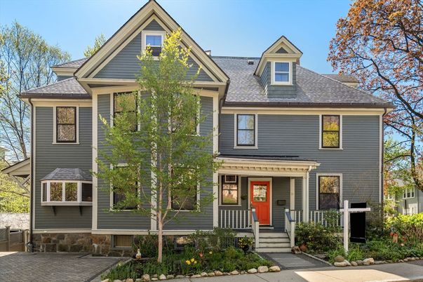 Exterior, Facade, Queen Anne Victorian