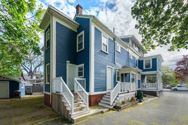 Exterior, Facade, Queen Anne Victorian