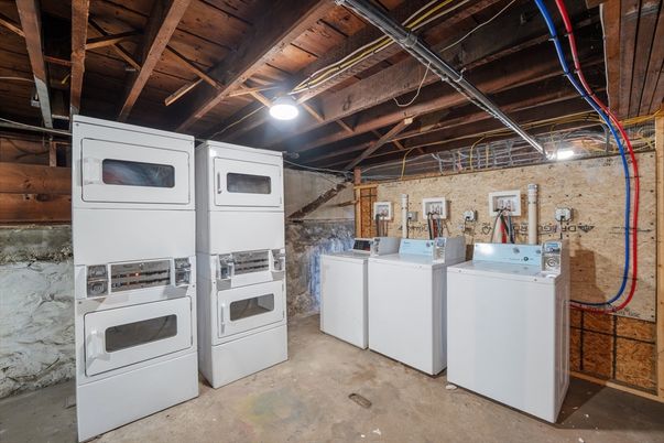 Interior, Washer, Wooden Beams