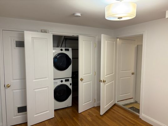 Interior, Utility Closets, Washer, Wood Texture Flooring