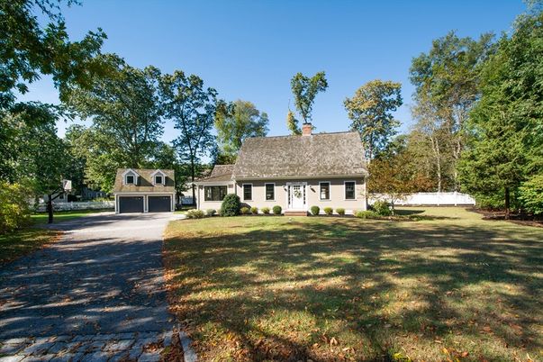 Backyard, Exterior, Facade, Cape Cod