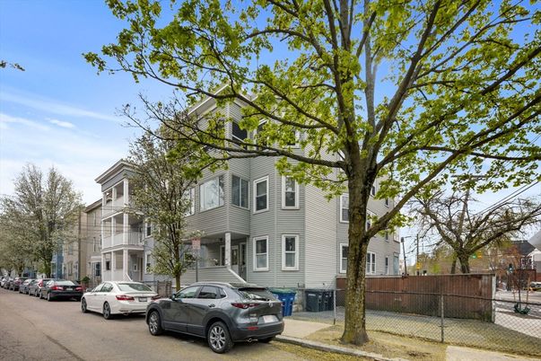 Exterior, Facade, Queen Anne Victorian