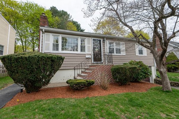 Exterior, Facade, Brick Facade, Cape Cod