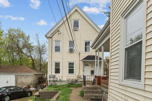 Exterior, Facade, Queen Anne Victorian