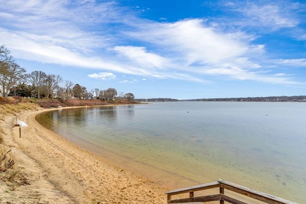 Exterior, Lake