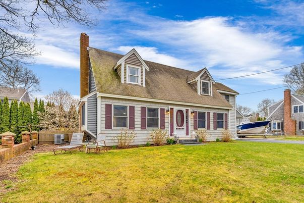 Exterior, Facade, Cape Cod