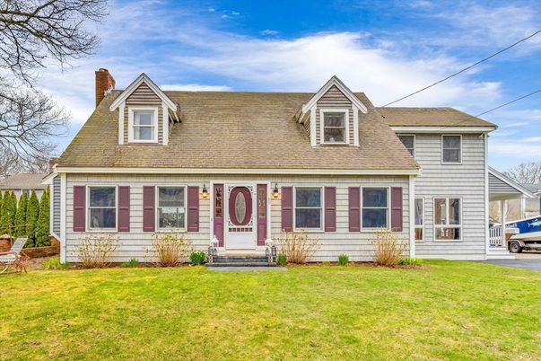 Exterior, Facade, Cape Cod
