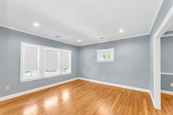 Empty room, Interior, Recessed Lighting, Wood Texture Flooring
