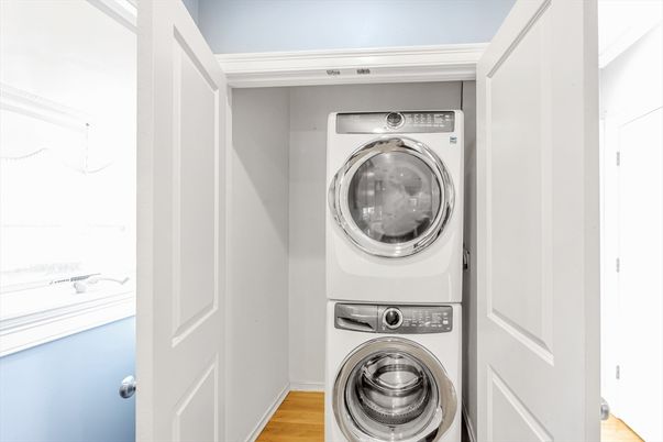Interior, Utility Closets, Washer, Wood Texture Flooring