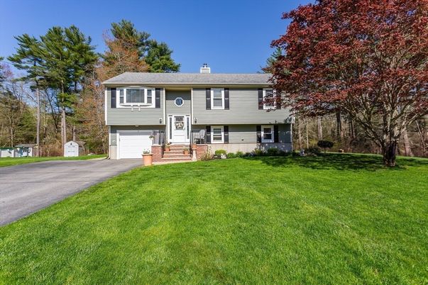 Attached, Exterior, Facade, Raised Ranch