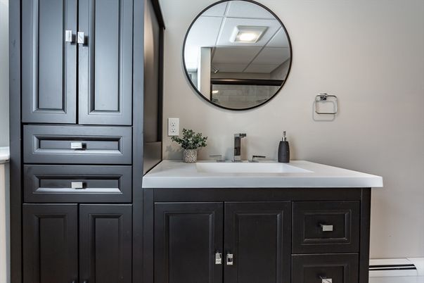 Bathroom, Dual Sink Vanities, Interior