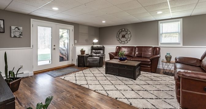 Interior, Living room, Recessed Lighting, Wood Texture Flooring