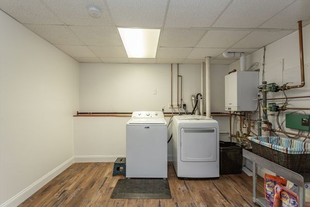 Interior, Recessed Lighting, Washer, Wood Texture Flooring