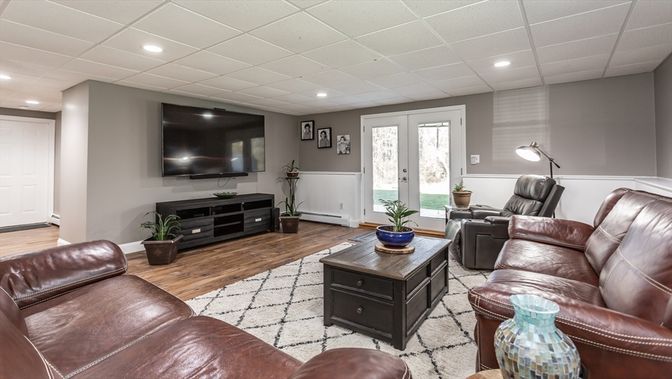 Interior, Living room, Recessed Lighting, Wood Texture Flooring