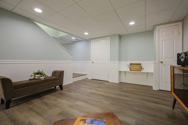 Interior, Recessed Lighting, Wood Texture Flooring
