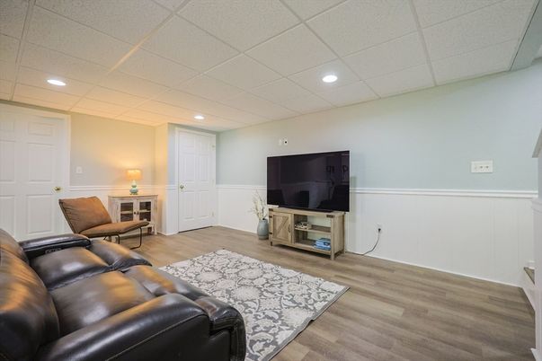 Interior, Living room, Recessed Lighting, Wood Texture Flooring