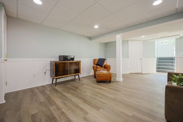 Interior, Recessed Lighting, Wood Texture Flooring