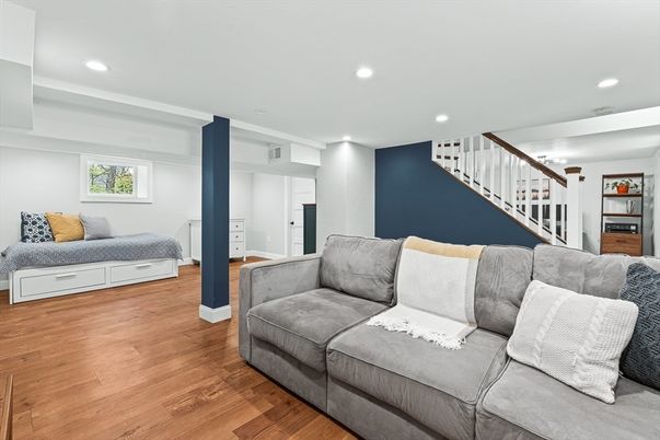 Interior, Living room, Recessed Lighting, Wood Texture Flooring