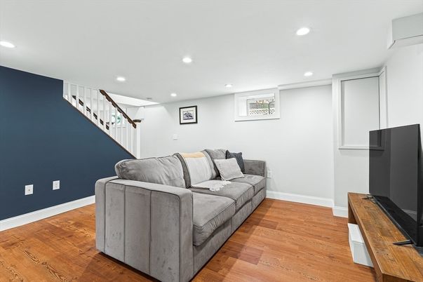 Interior, Recessed Lighting, Wood Texture Flooring