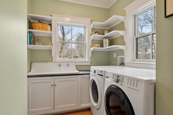 Interior, Washer, Wood Texture Flooring